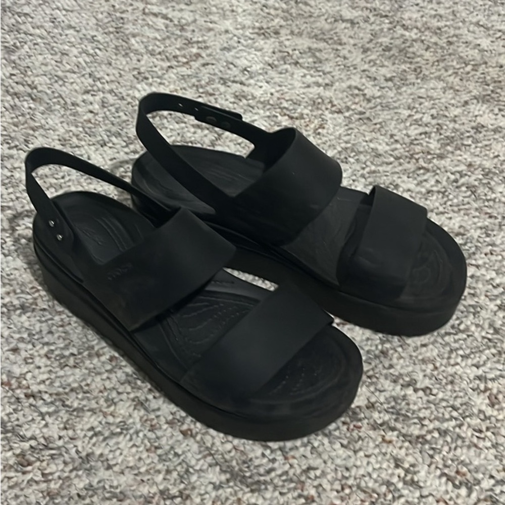 CROC PLATFORM SANDALS